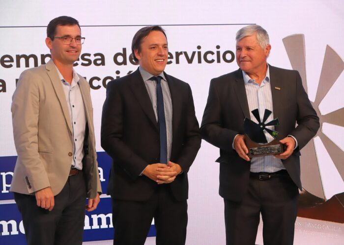 MEJOR EMPRESA DE SERVICIOS PARA LA PRODUCCIÓN, José del Rio (LA NACION) y Alberto Santinelli (Cooperativa Guillermo Lehmann, Presidente)(